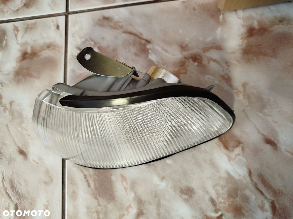 Lampa kierunkowskazu przód Prawy  (przezroczysty  HYUNDAI EXCEL / PONY 09.89-01.95 - 1