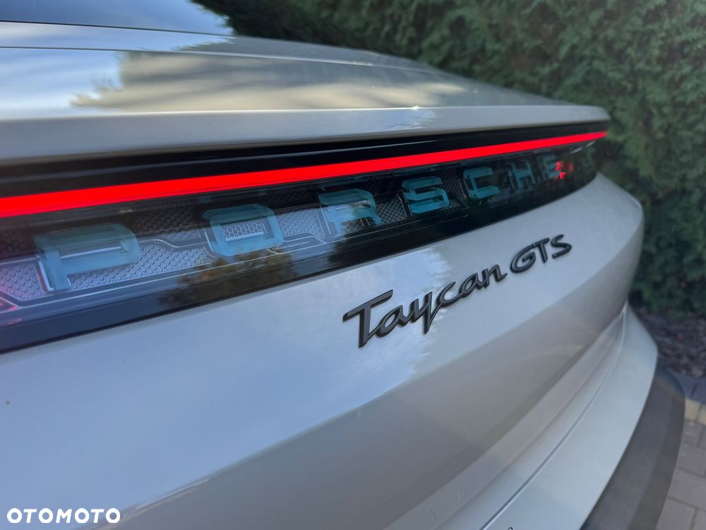 Porsche Taycan - 17
