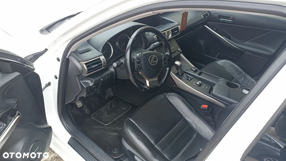 Lexus IS - 12
