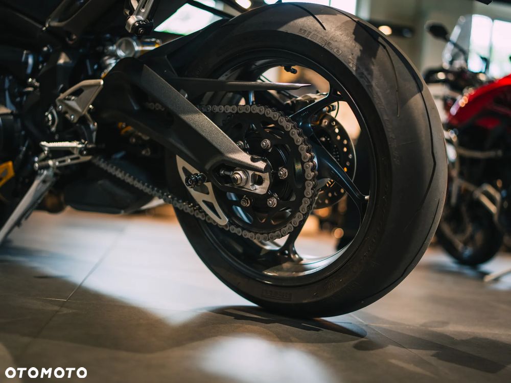 Triumph Street Triple - 26