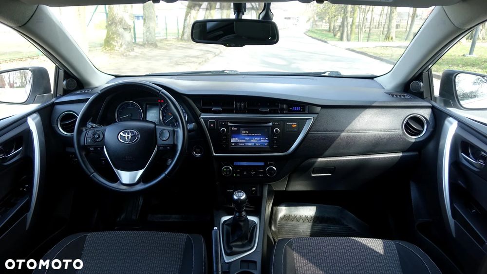 Toyota Auris - 11
