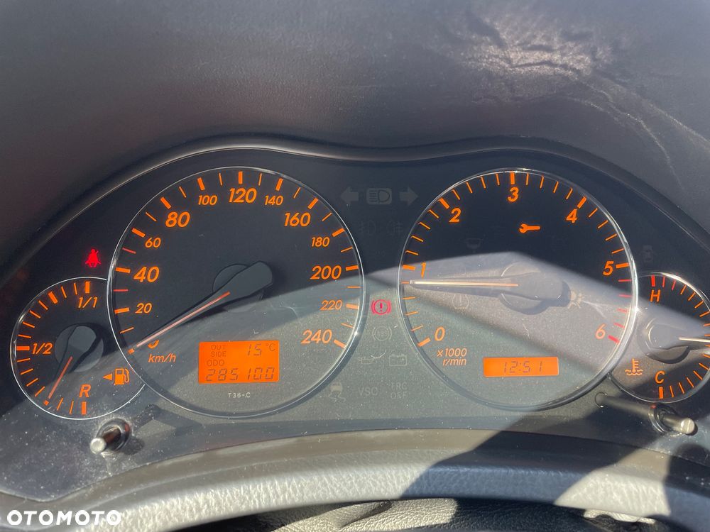 Toyota Avensis 2.2 D-4D Executive - 6