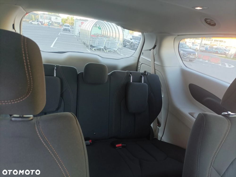 Chrysler Pacifica - 2