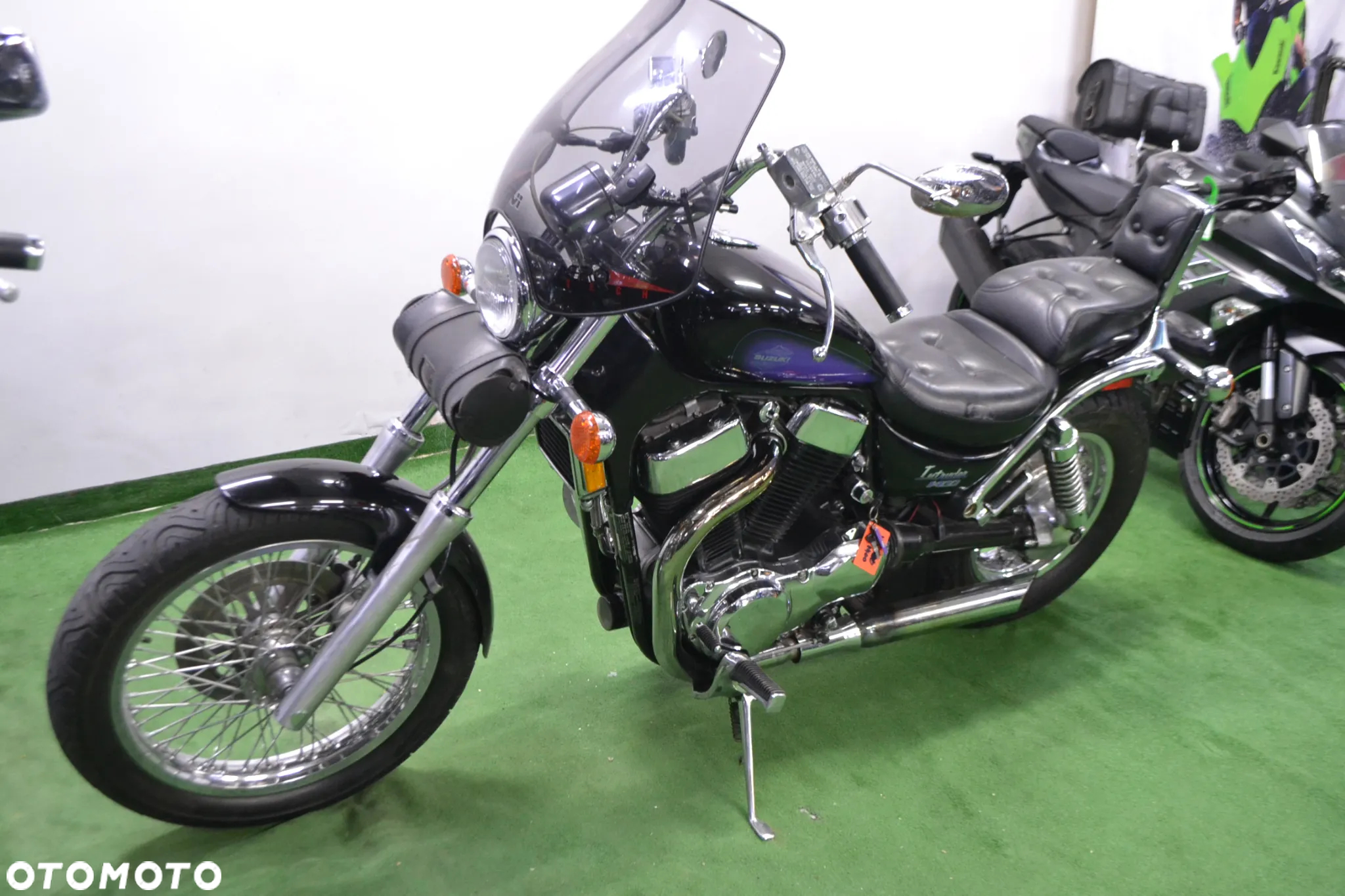 Suzuki Intruder - 10