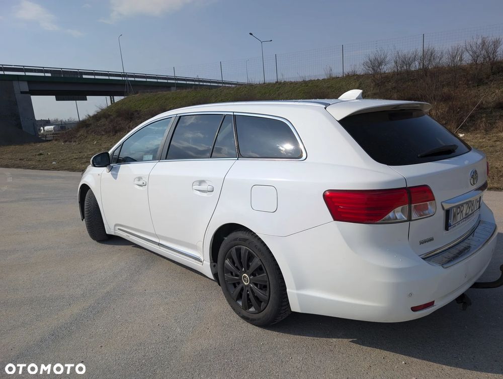 Toyota Avensis 2.0 D-4D Premium - 2