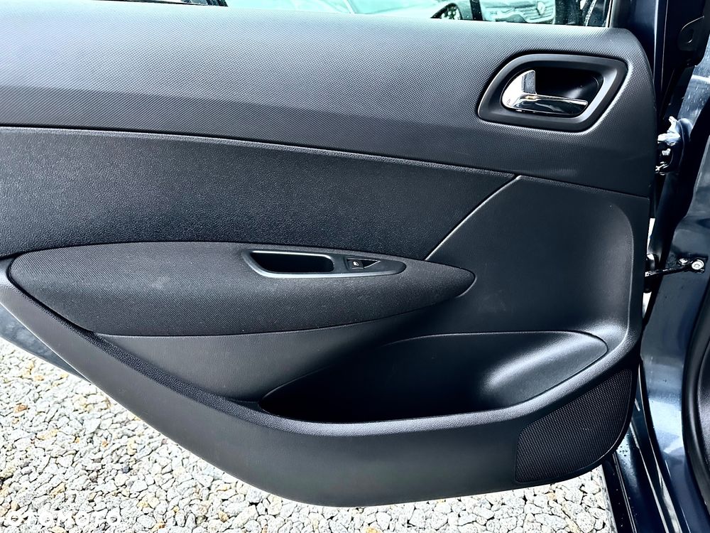 Peugeot 308 1.6 HDi Premium - 23