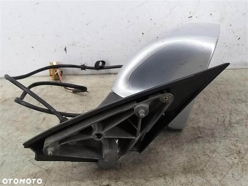 Lusterko prawe elektryczne Audi A4 B6 8E 1.9TDI 130KM R 00-04 - 2
