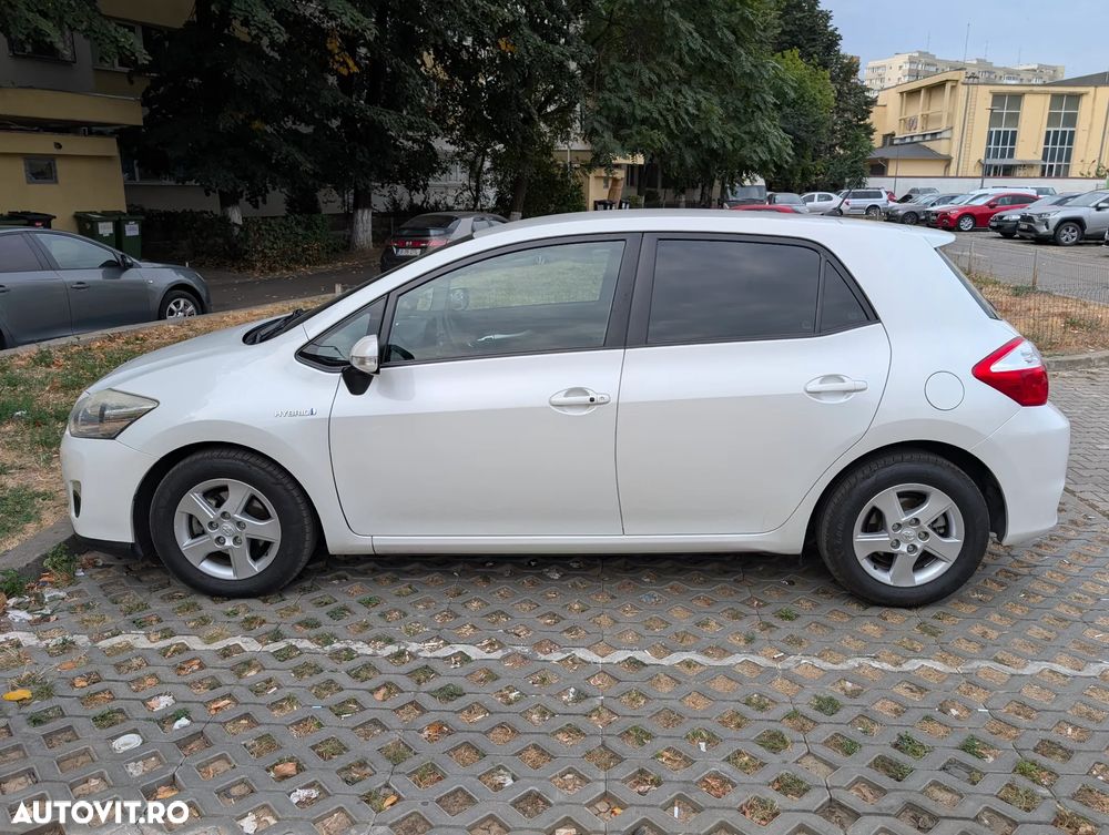 Toyota Auris 1.8 L VVT-i HSD Sol - 17