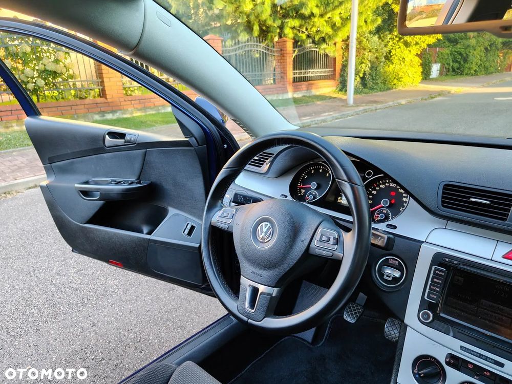 Volkswagen Passat 2.0 TSI Comfortline - 25