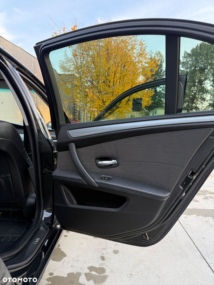 BMW Seria 5 525d - 18