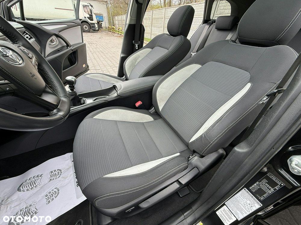 Toyota Avensis 1.8 Premium - 12