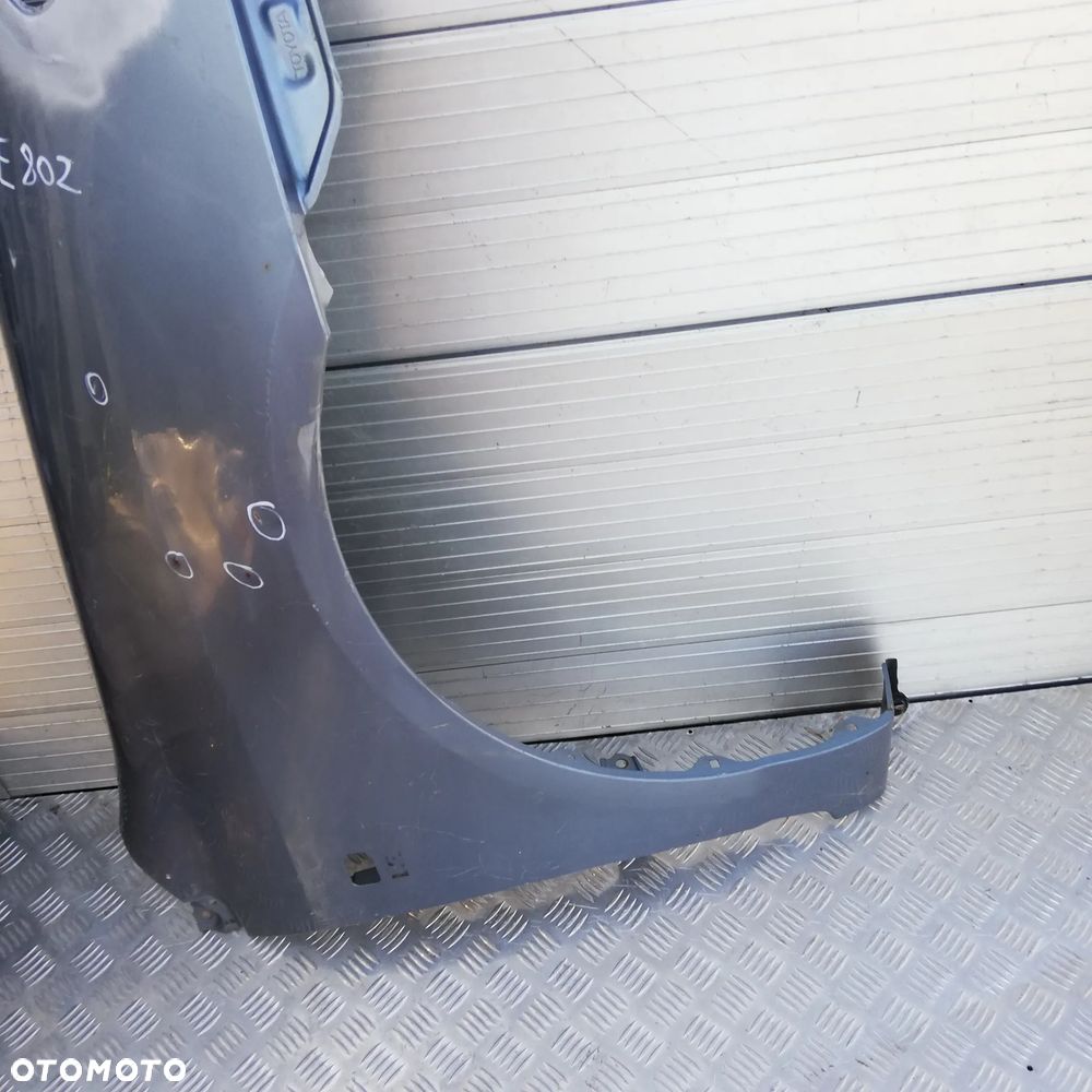 E802/E947/H298 PRAWY BŁOTNIK TOYOTA COROLLA E12 2002-07 SD KOMBI - 2