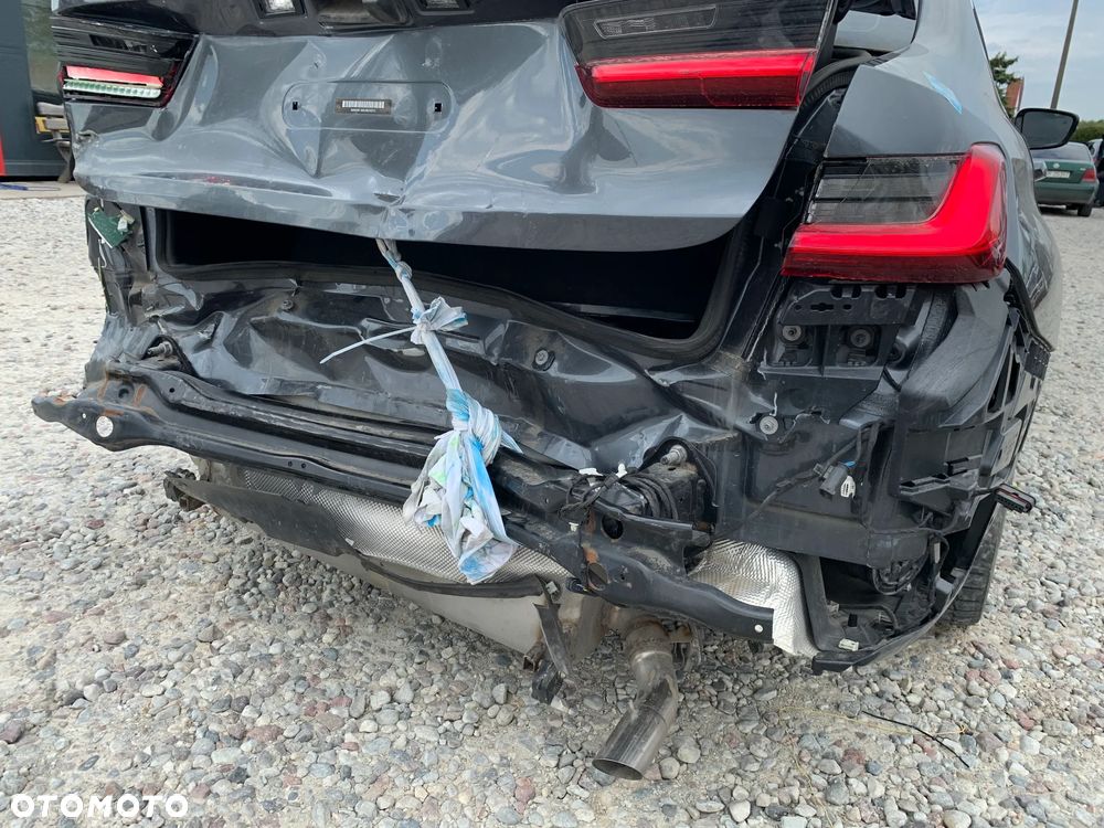 BMW Seria 3 330i xDrive - 7