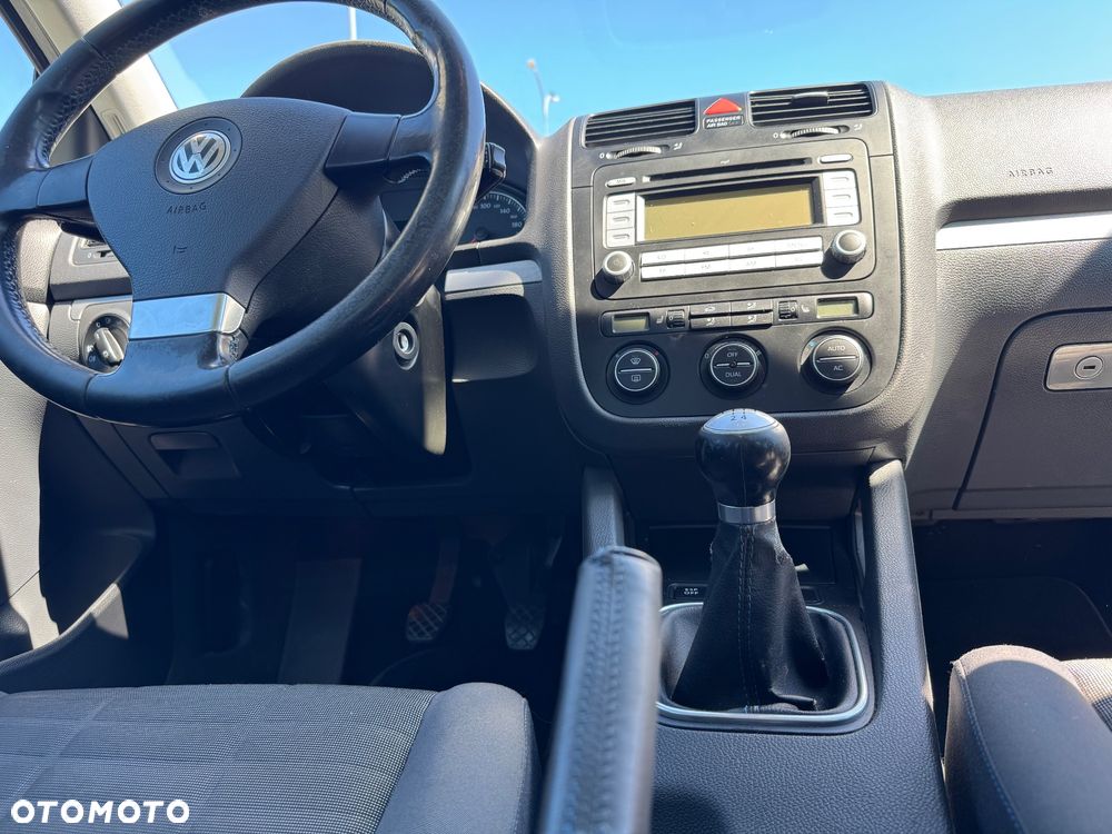 Volkswagen Golf - 38