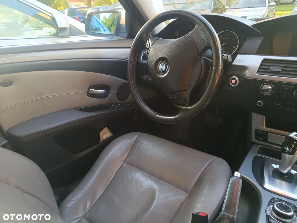 BMW Seria 5 520d - 24