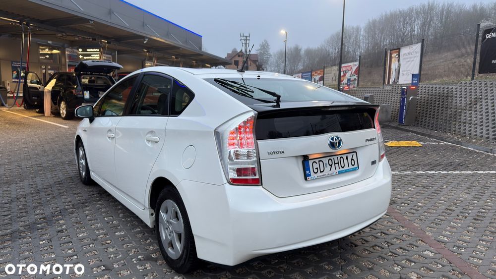 Toyota Prius 1.8 HSD Prestige - 8