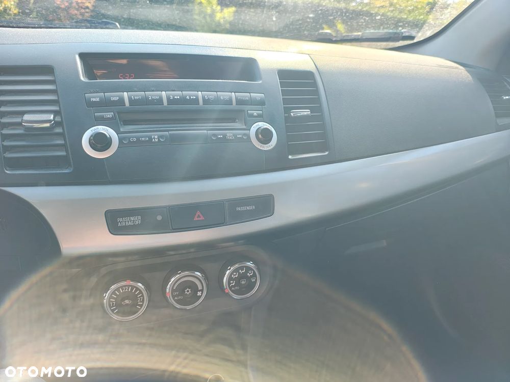 Mitsubishi Lancer 1.6 Invite - 8