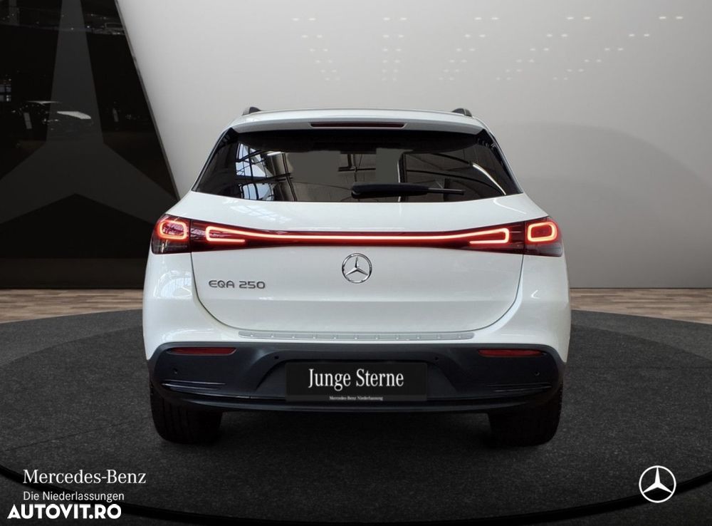 Mercedes-Benz EQA 250 - 5