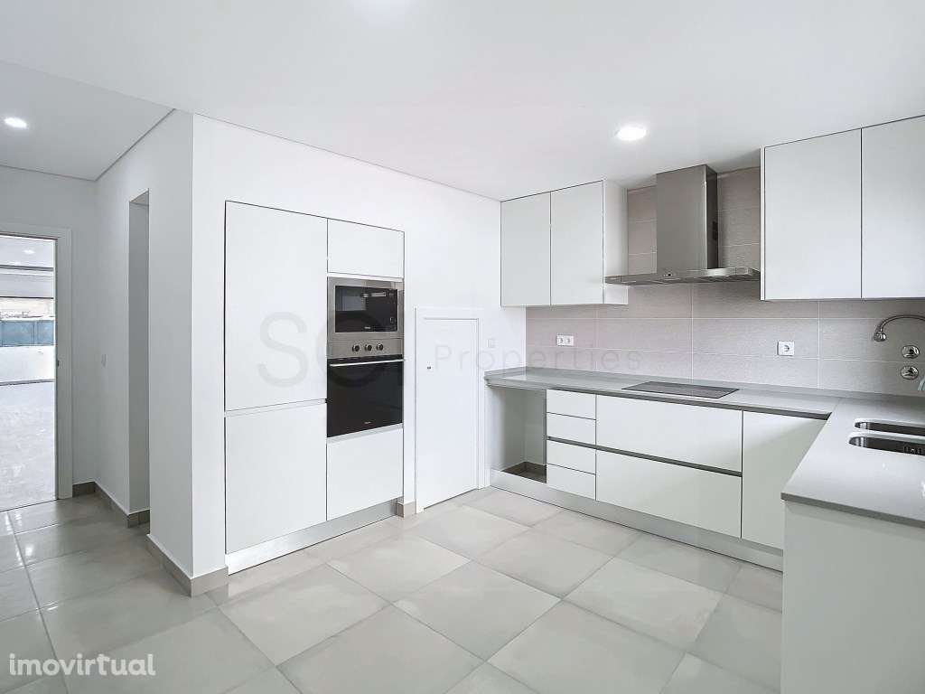 Moradia T3 duplex no centro de Fernão Ferro - Grande imagem: 2/39