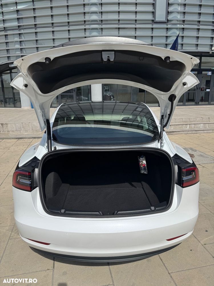 Tesla Model 3 - 11