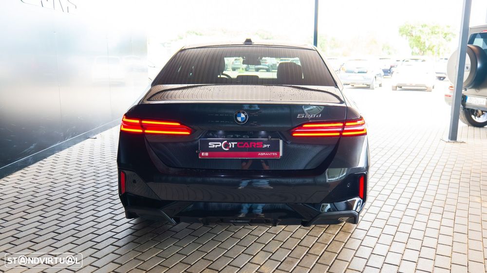 BMW 520 d Pack Desportivo M - 8