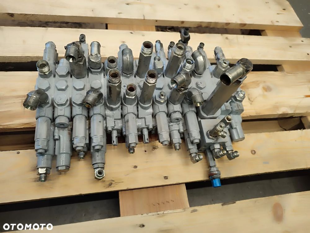 Rozdzielacz hydrauliczny 172B3574120 Yanmar VIO 57 - 6