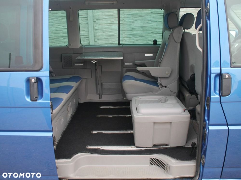 Volkswagen Multivan - 25