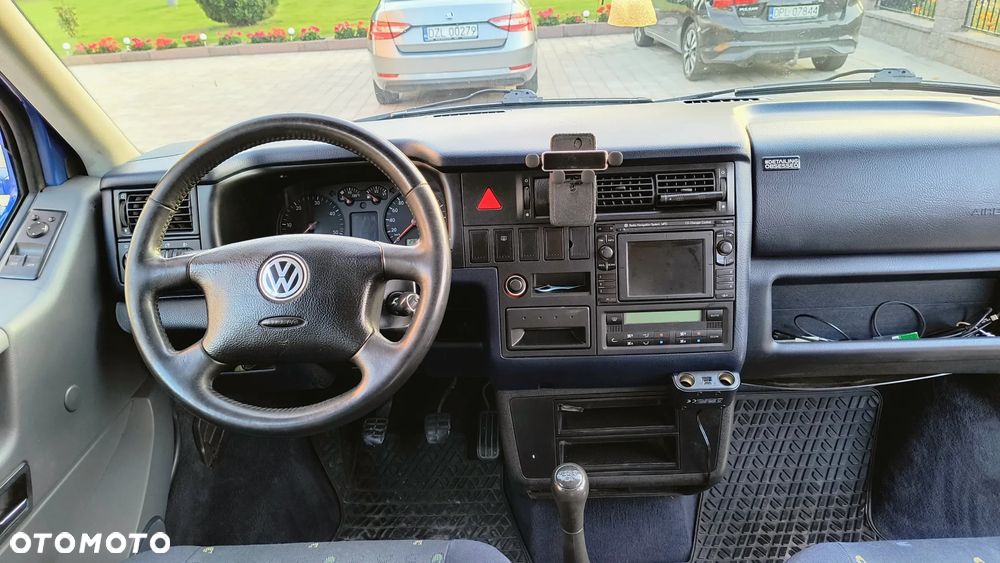 Volkswagen Caravelle - 11