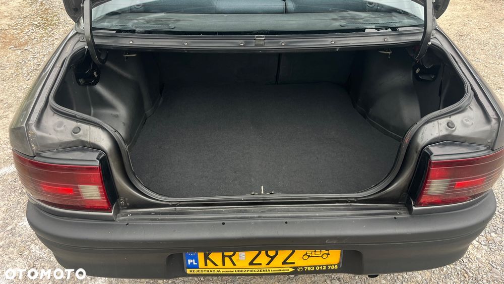 Mazda 323 1.7 D LX - 17