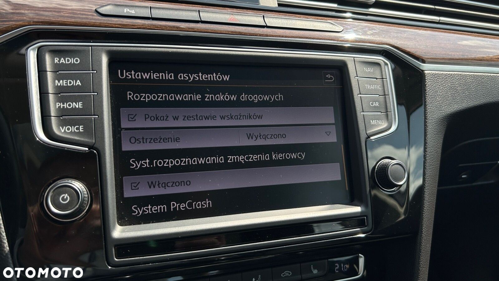 Volkswagen Passat 1.4 TSI BMT ACT Highline - 28