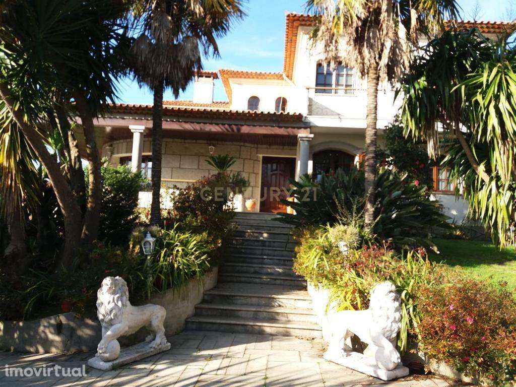 Moradia espectacular T8 em Forjães com 782 m2 constrúido e 4560 m2 de - Grande imagem: 2/29