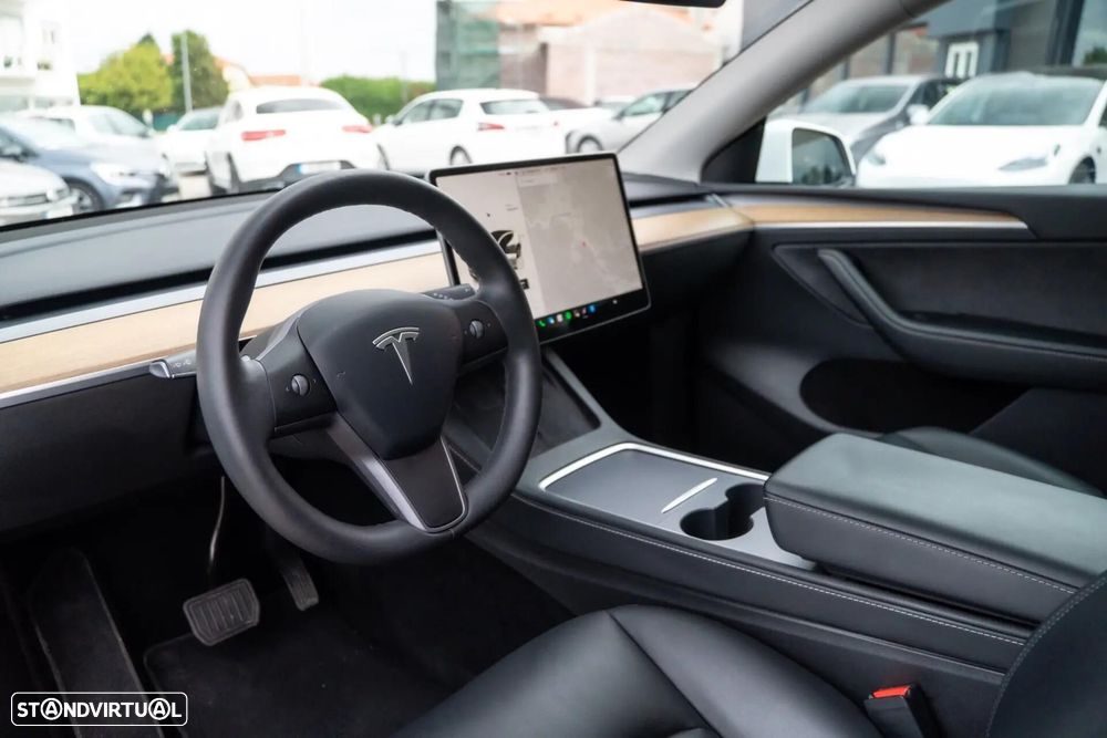 Tesla Model Y Long Range Dual Motor AWD - 26