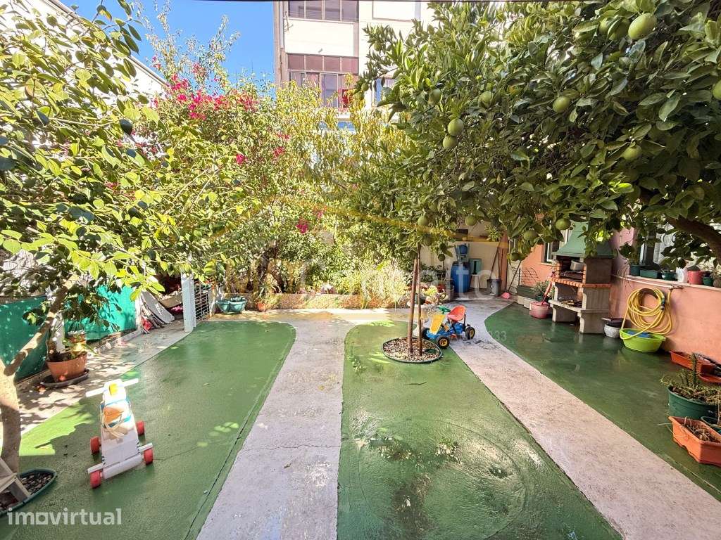 MORADIA T5 || ESPAÇO EXTERIOR || GARAGEM NO ENTROCAMENTO - Grande imagem: 4/49