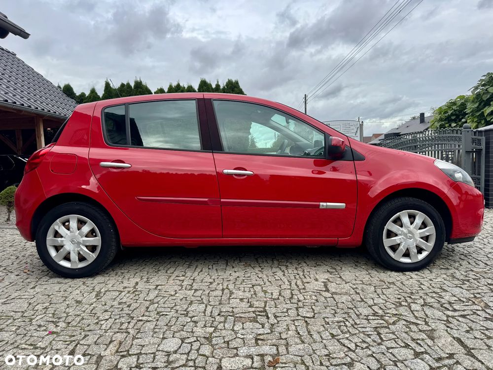 Renault Clio 2010 photo 4