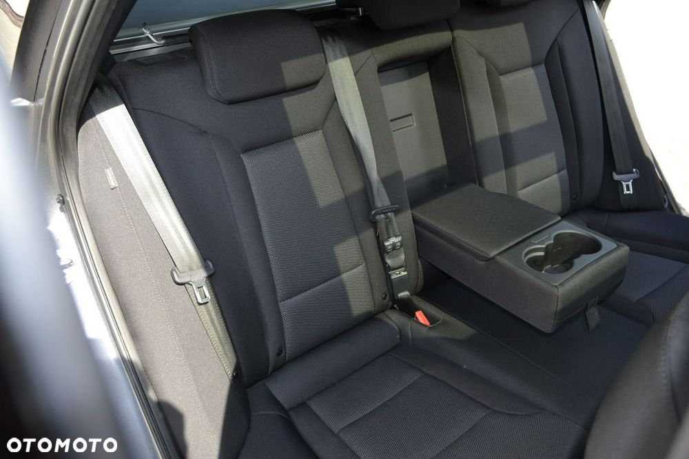 Hyundai i40 Kombi 1.7 CRDi DCT Premium - 32