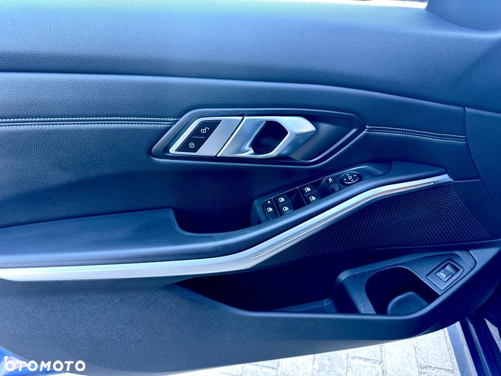 BMW Seria 3 330d xDrive MHEV Luxury Line - 15