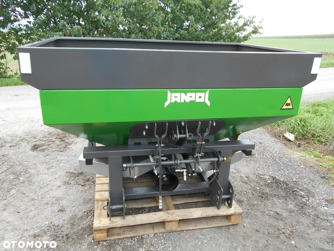 SIEWKA/ Siewnik/ ROZSIEWACZ Nawozów Hydraulika W Standardzie 600L, 800L, 1000L i 1200L. Szerokość Wysiewu 6-24m - 7