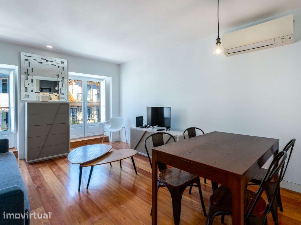 Apartamento T2 na Rua de São Bento, em Lisboa - Grande imagem: 2/20