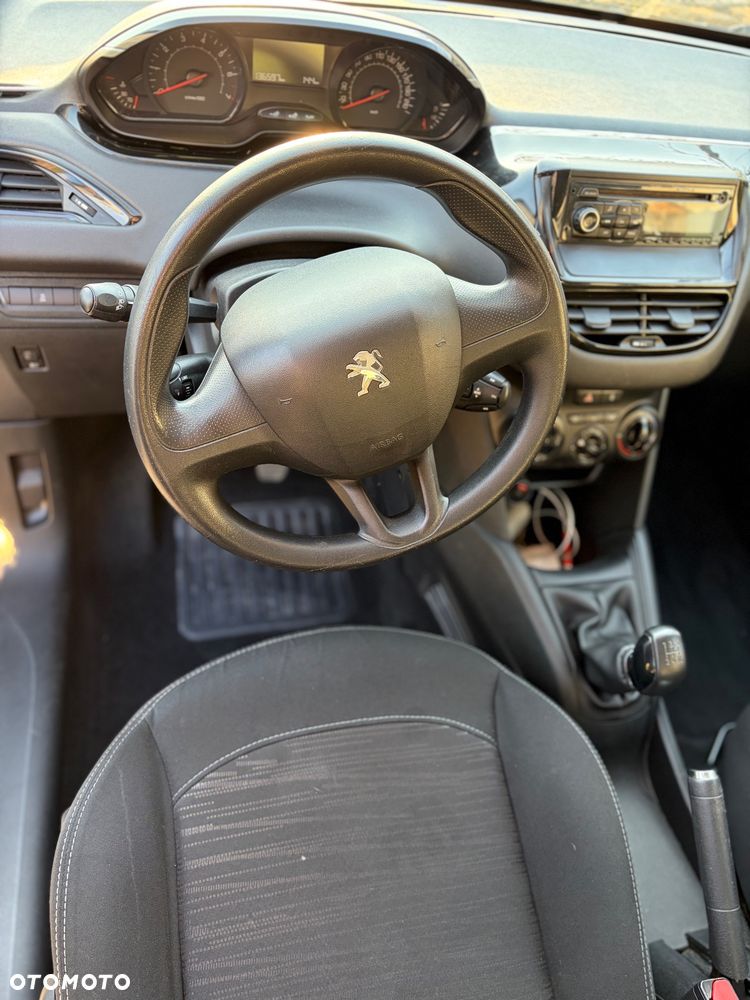 Peugeot 208 - 10