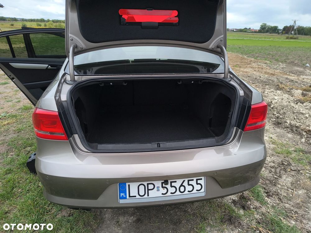 Volkswagen Passat 2.0 TDI Comfortline - 8