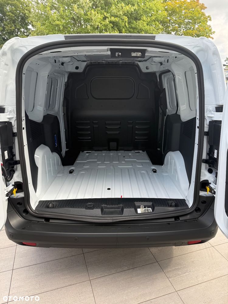 Ford Transit Courier - 12