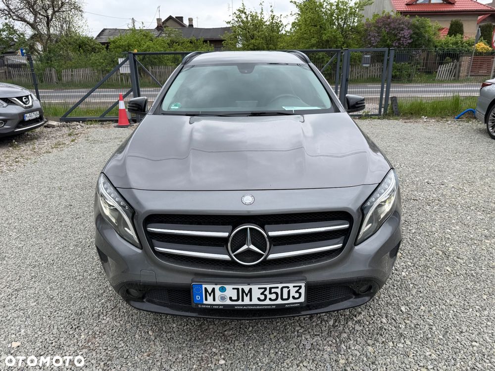 Mercedes-Benz GLA 200 Urban - 2