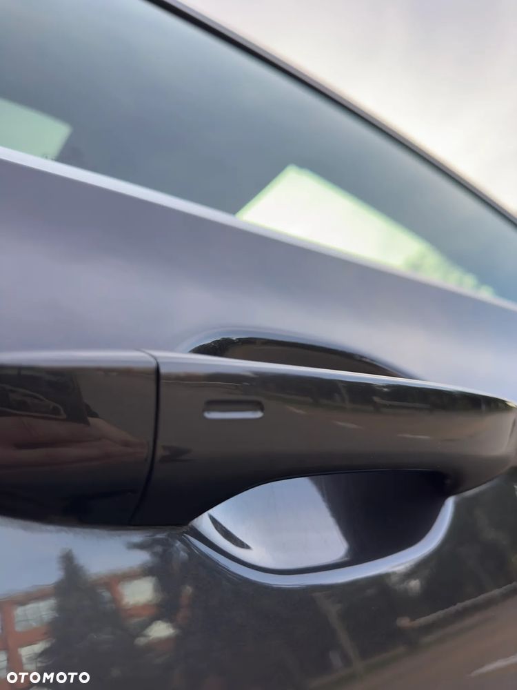 Volkswagen Passat 1.6 TDI SCR DSG Conceptline - 24