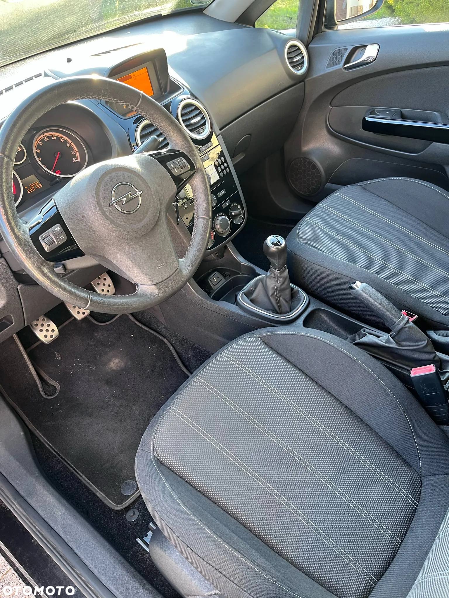 Opel Corsa 1.4 16V Cosmo - 11