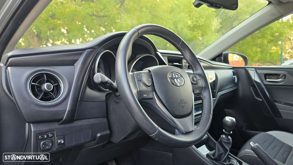 Toyota Auris 1.2T Comfort+Pack Techno +P.Sport — fotografia 36