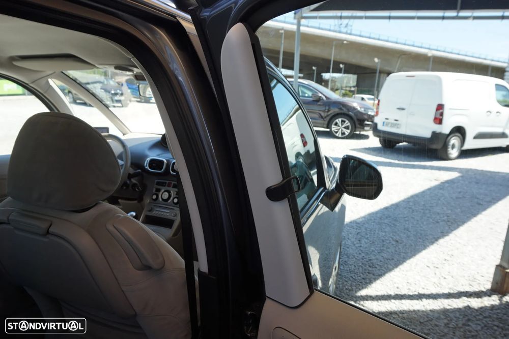 Citroën C3 Picasso 1.6 HDi Exclusive Airdream - 24