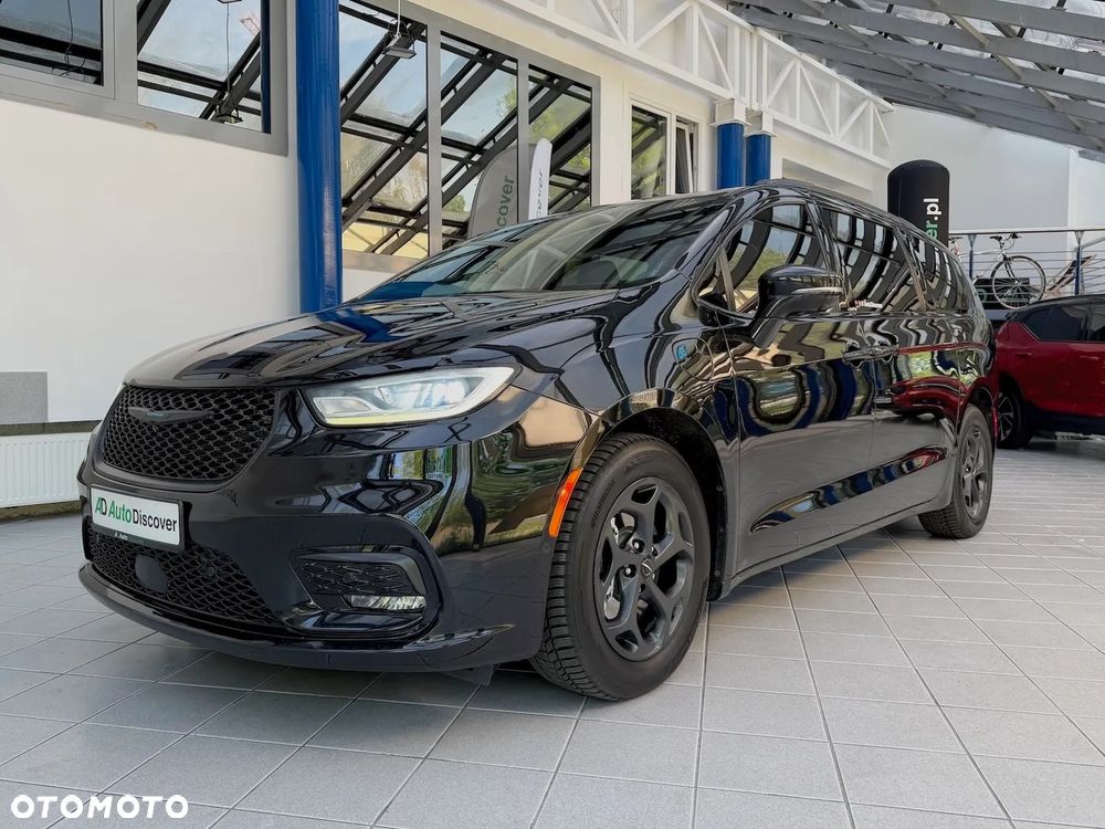 Chrysler Pacifica - 1