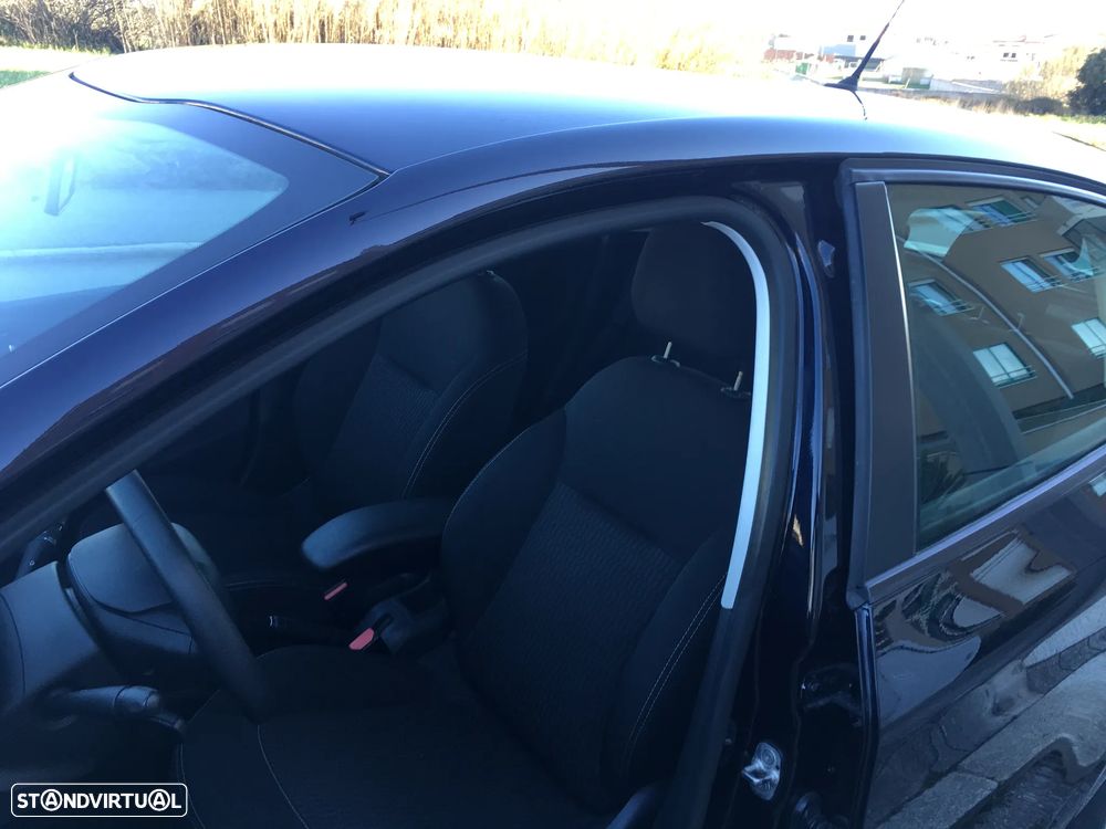 Peugeot 208 - 10