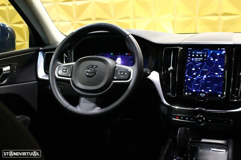 Volvo XC 60 2.0 B4 Momentum Plus Geartronic - 21