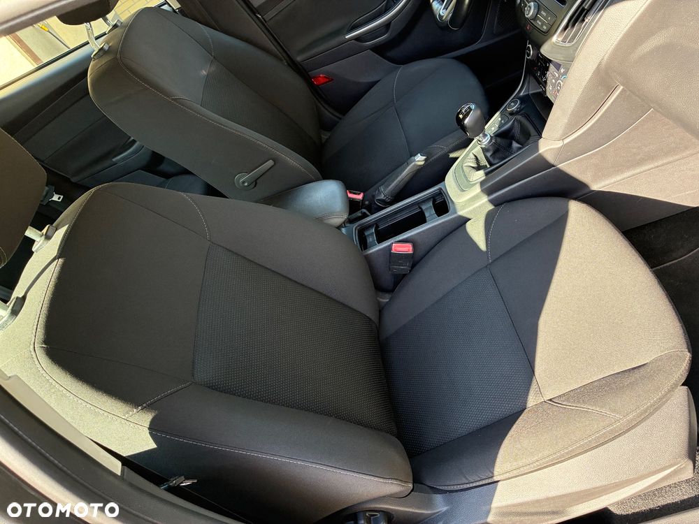 Ford Focus - 37